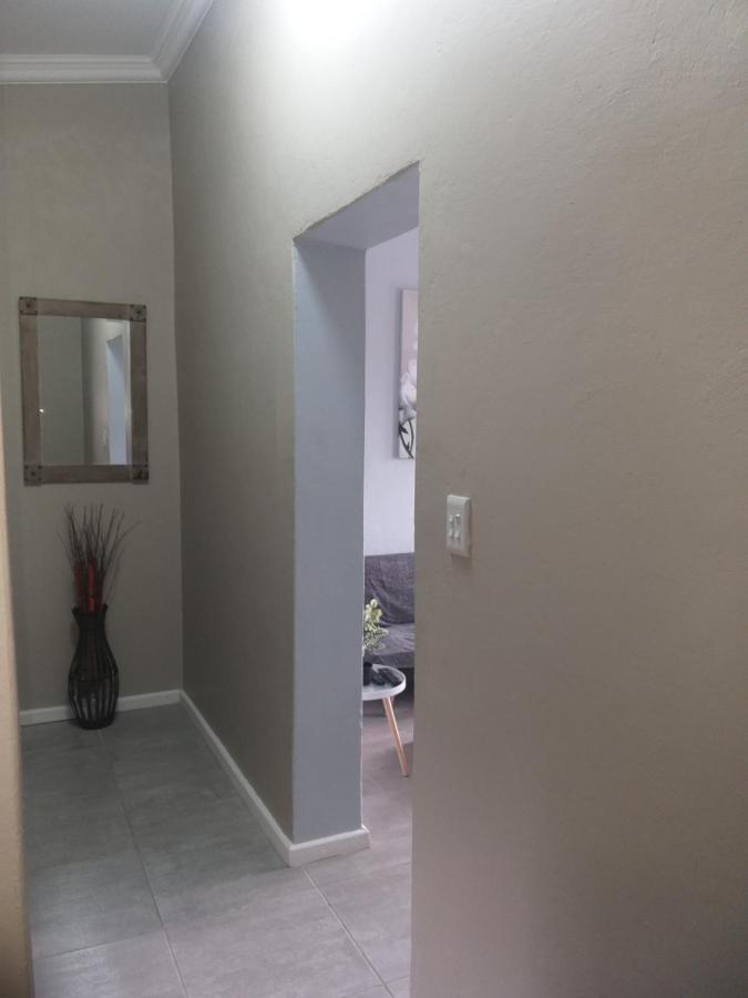 Ferienwohnung Tj Self-Catering Graaff-Reinet Exterior foto