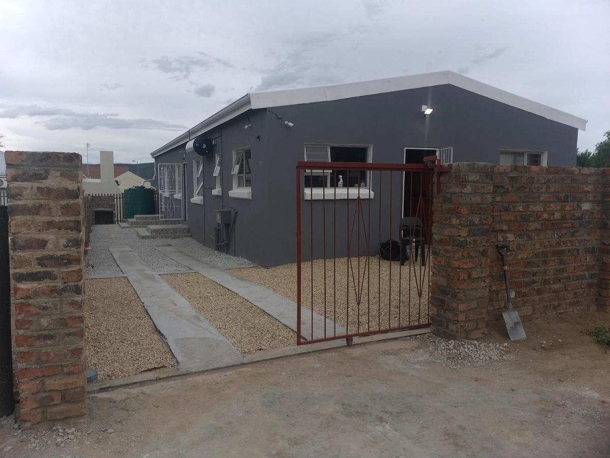 Ferienwohnung Tj Self-Catering Graaff-Reinet Exterior foto