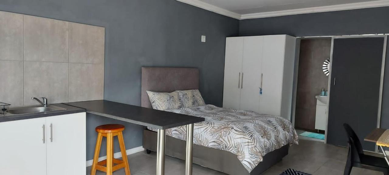 Ferienwohnung Tj Self-Catering Graaff-Reinet Exterior foto