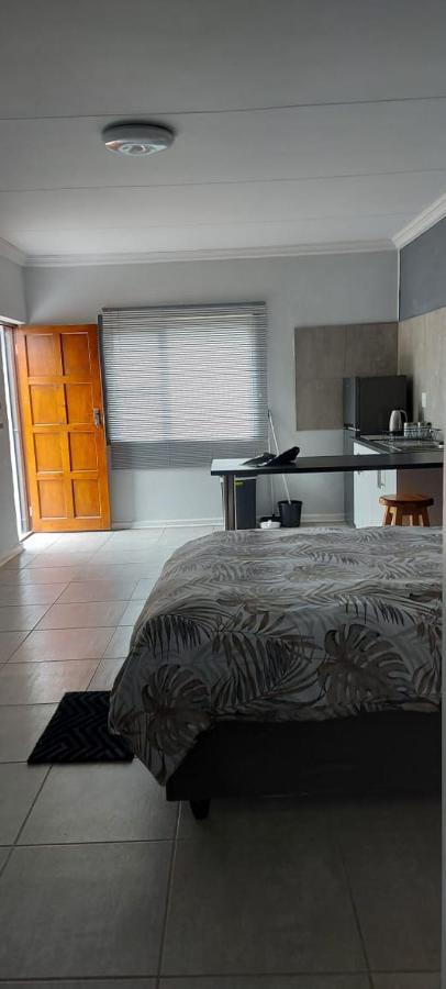 Ferienwohnung Tj Self-Catering Graaff-Reinet Exterior foto